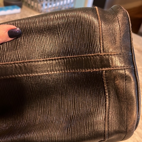 Authentic Louis Vuitton black Epi  bucket bag - Picture 4 of 15